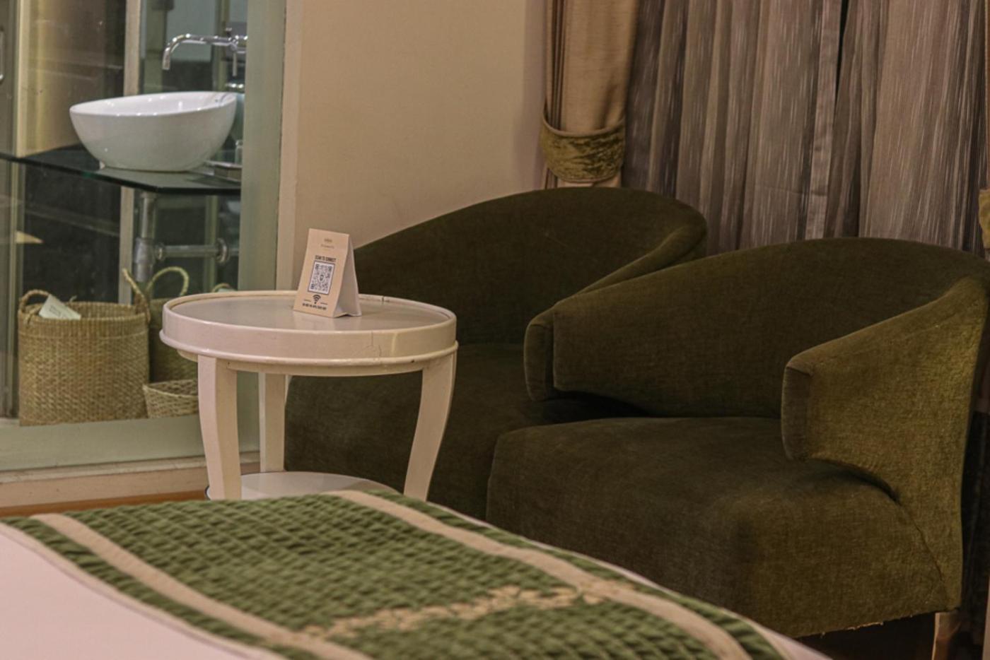 Hotel Eternity New Delhi Room photo